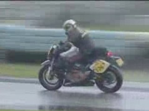 Dark Dog Moto Tour 2008, Croix-en-Ternois : Sous la pluie !