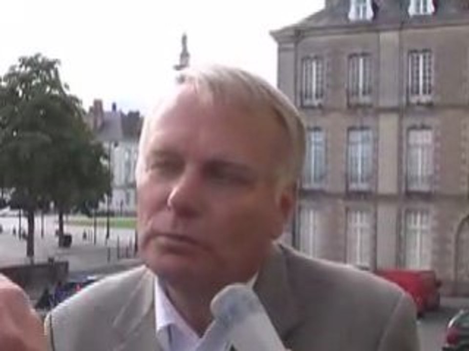 Jean-Marc Ayrault annonce l'envoi d'une aide en Géorgie