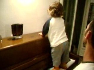 8 août 2007 il jouait du piano debout