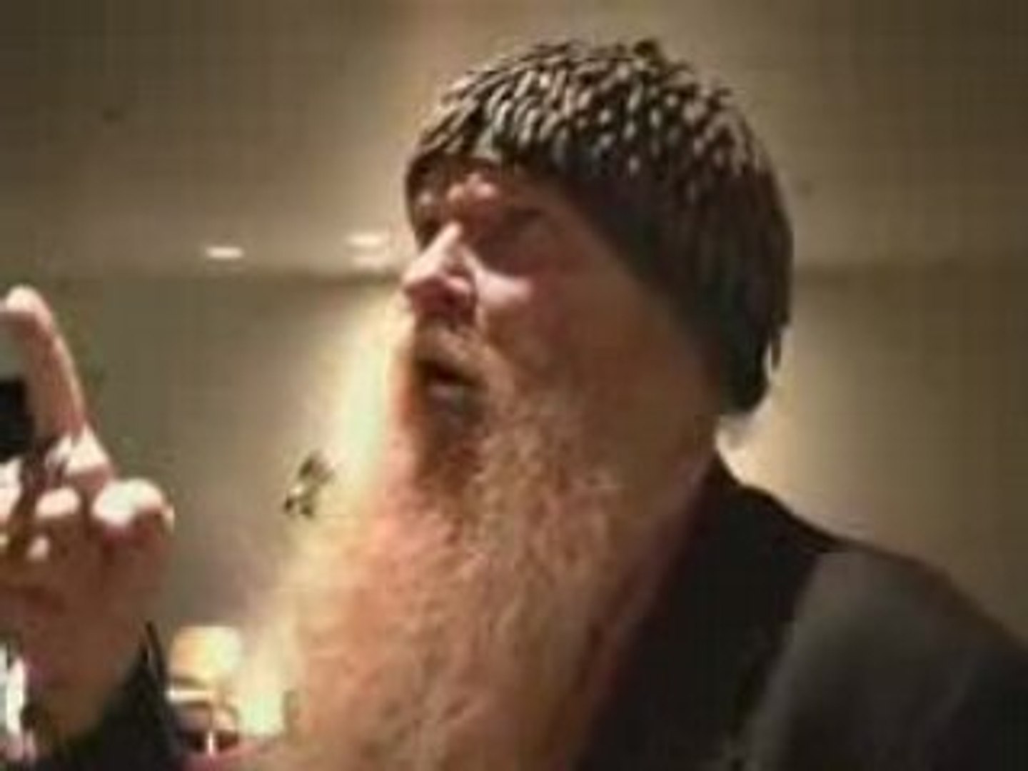 Billy Gibbons and his strange african cap - Vidéo Dailymotion