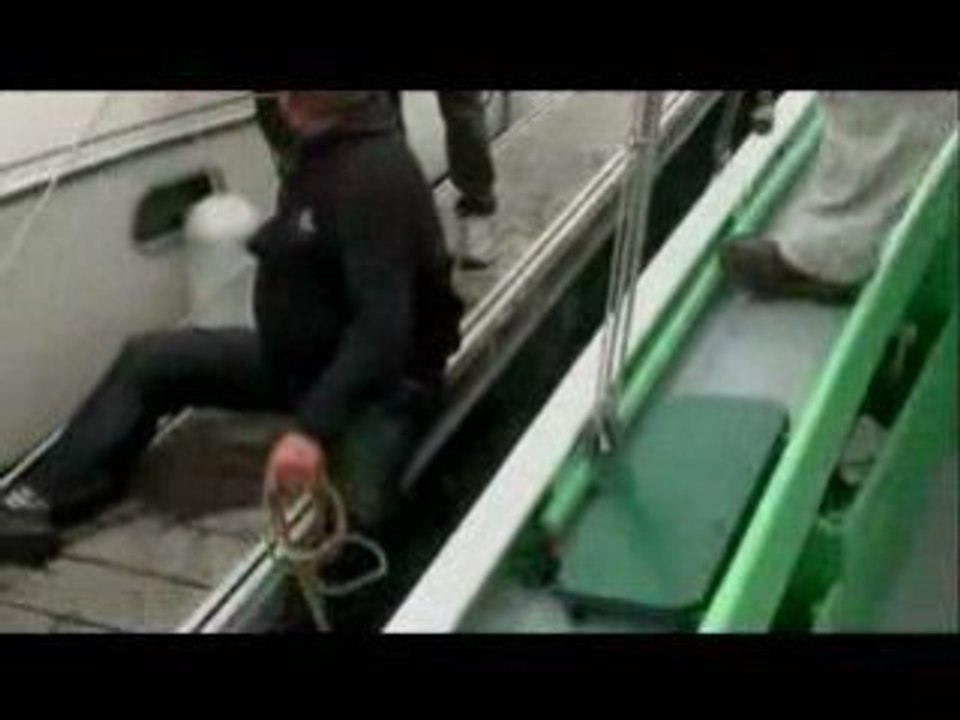 Pépé Guy goûte l'eau du port des Sables d'Olonne