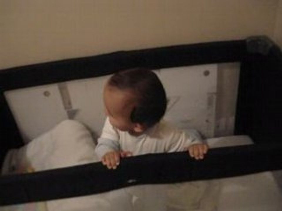 Enzo fou dans le lit