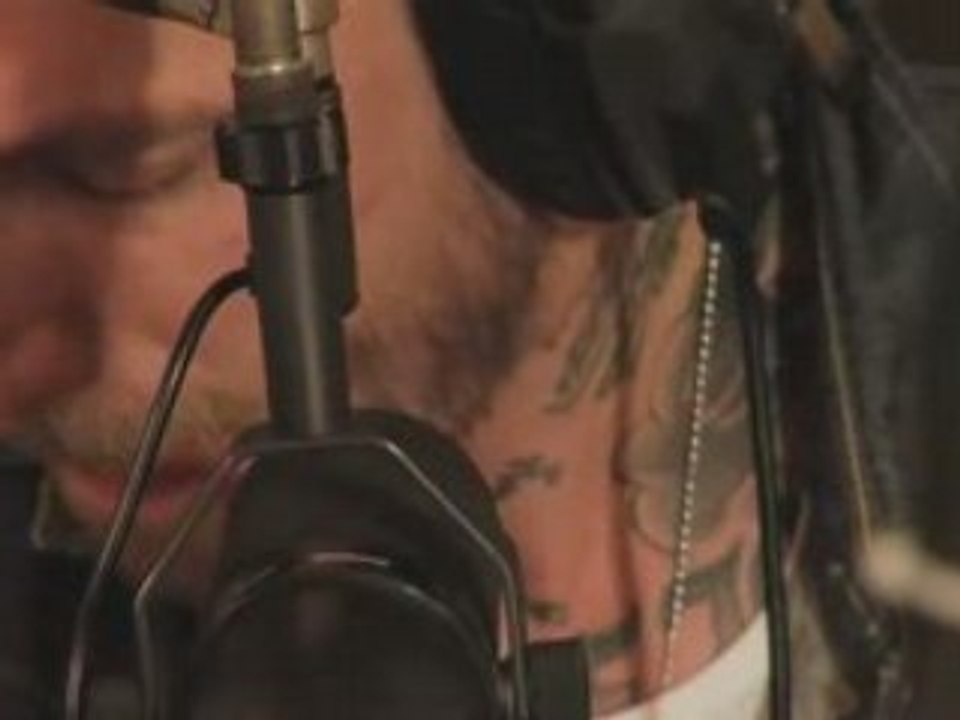 BACKYARD BABIES - Saved By The Bell - LIVE AT OUI FM