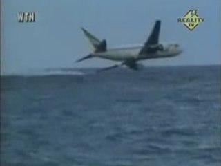 atterrissage  spectaculaire  dans la mer !