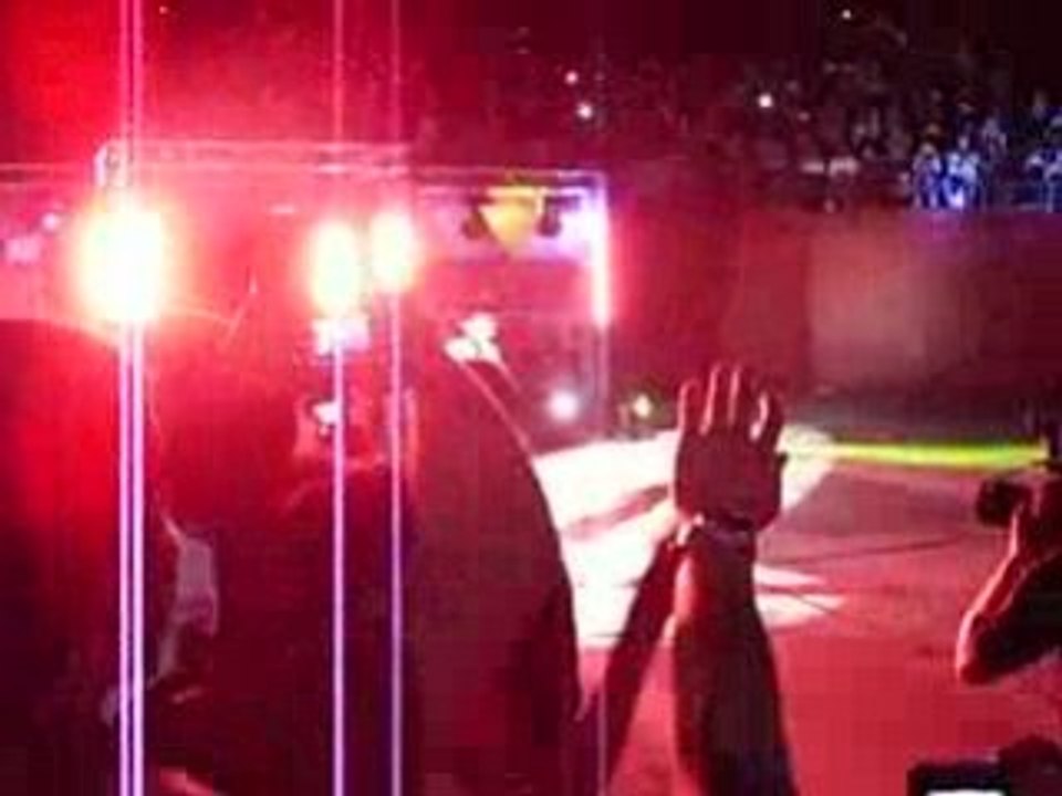 entrée de rey mysterio 1 (raw paris 17.09.08)