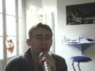 Wiwi égratigne "M'man"