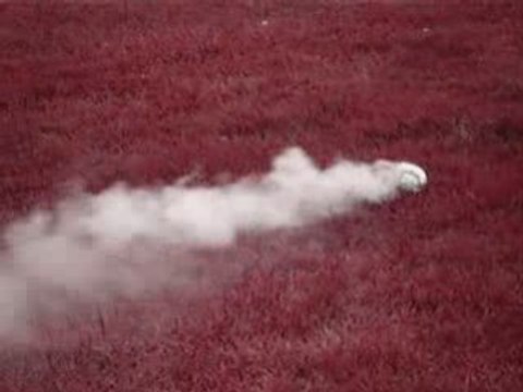 Fumigène = 6 balles de ping-pong + aluminium + feu