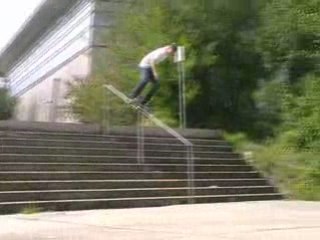 petit jéjé >back board slide sur le rail de noisy