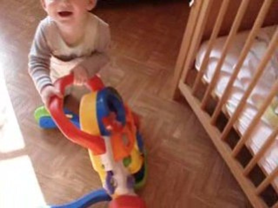 Thibault se balade en porteur!