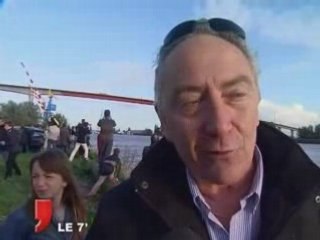 Le trimaran géant Banque Populaire 5 enfin à Nantes