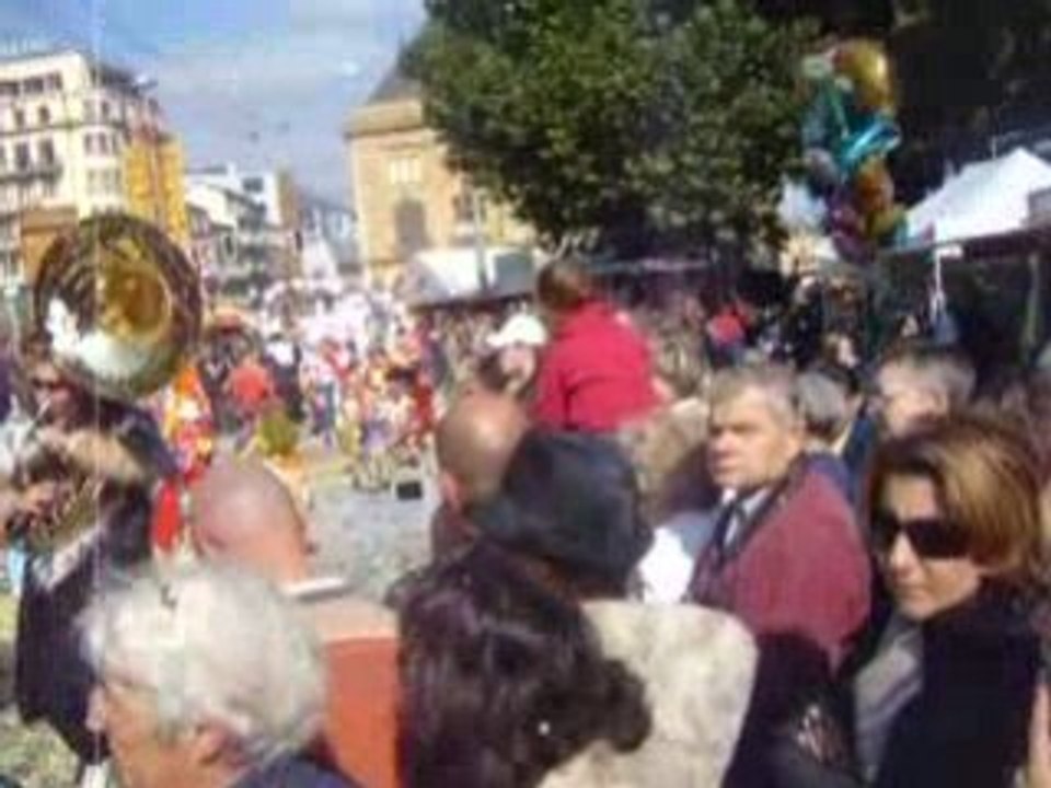 Cortege des enfants vendanges 2008 (1)