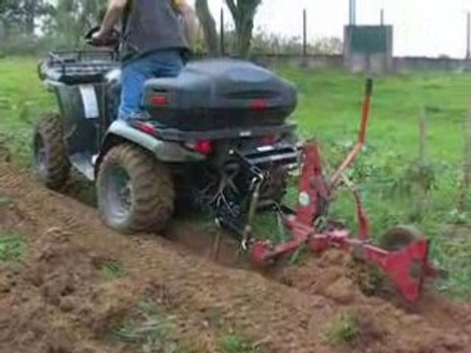 quad avec charrue 4