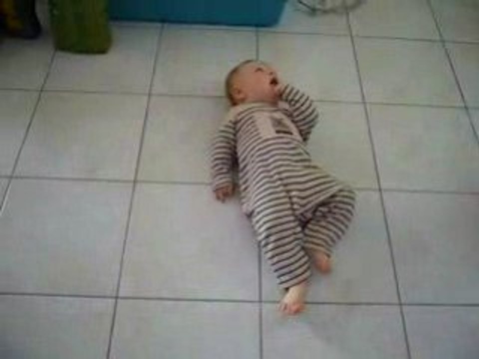 9 mois: 4 pattes en arrière