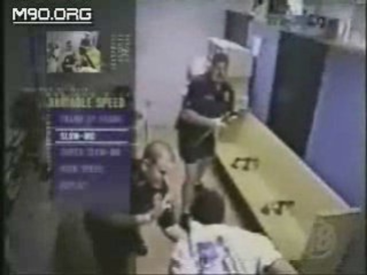 ⁣Policiers vs detenu