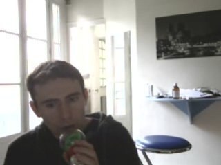 Wiwi égratigne "Accroche ton wagon"