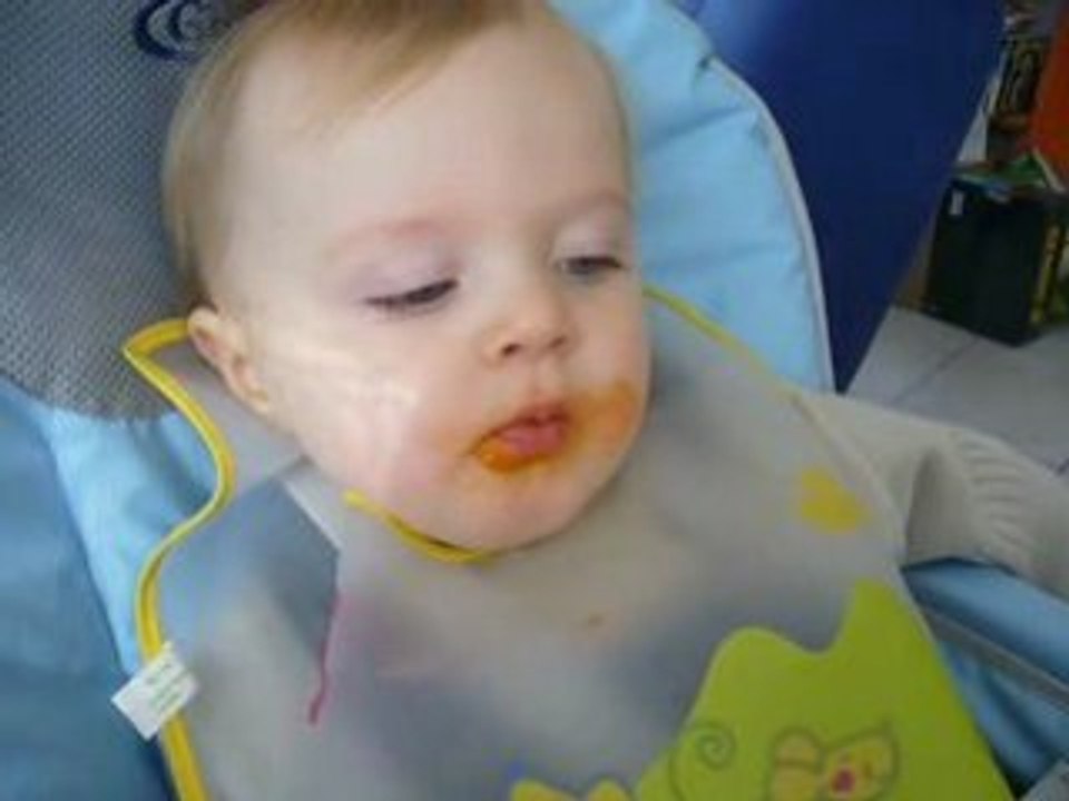 10 mois: je souffle sur ma purée