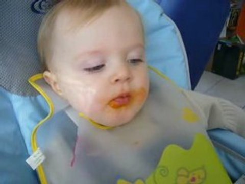 10 mois: je souffle sur ma purée