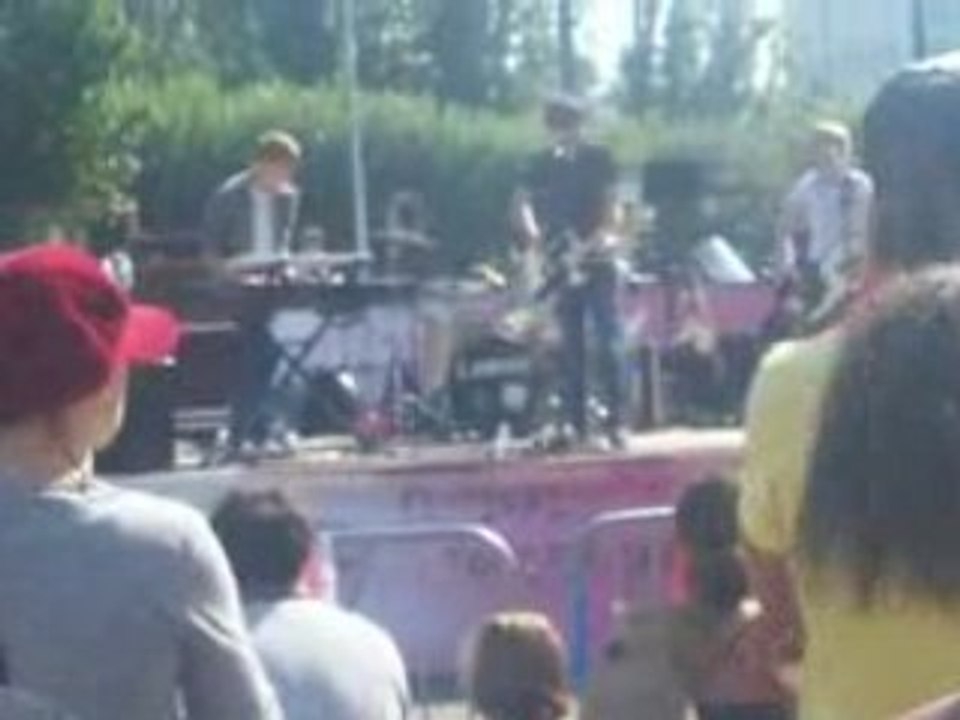 Mini concert sur la place du commerce 02