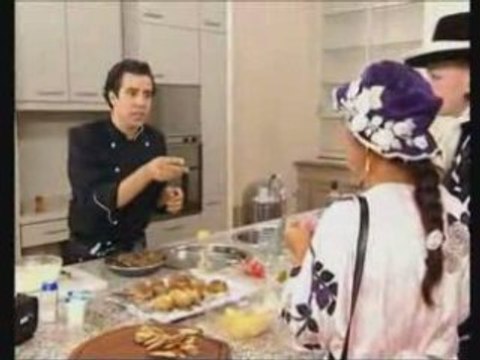 Pierrette Nardo et Geneviève de Fontenay cuisinent les roses