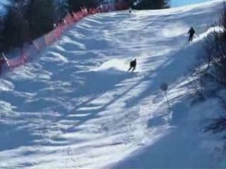 Valloire 2008 Romain descend une piste noire et s'étale