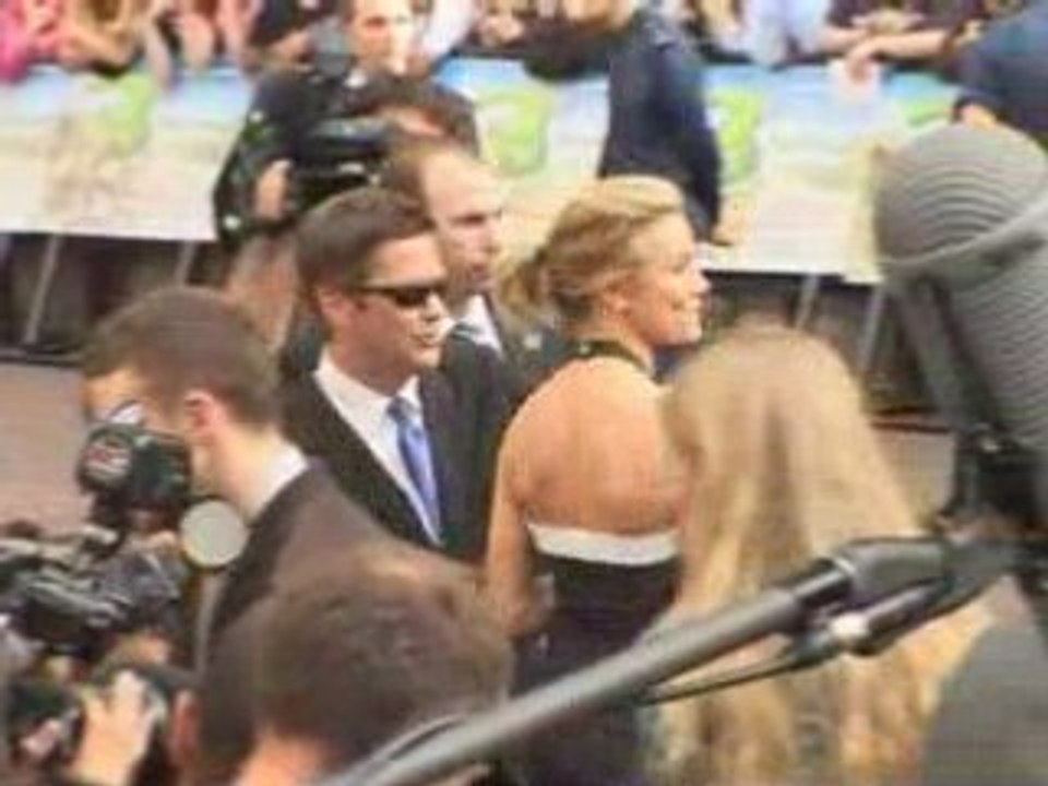 Justin Timberlake 'pops the question' to Jessica Biel