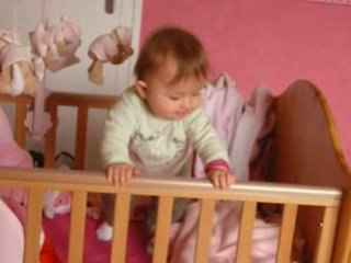 emma se relève dans son lit