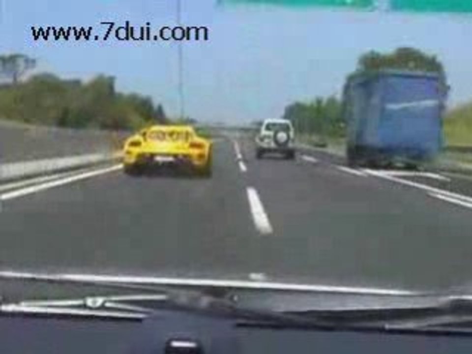 10The Persuaders - Car Race