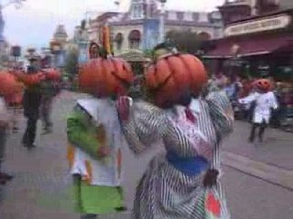 Halloween Pre-Parade 2008-Disneyland Paris