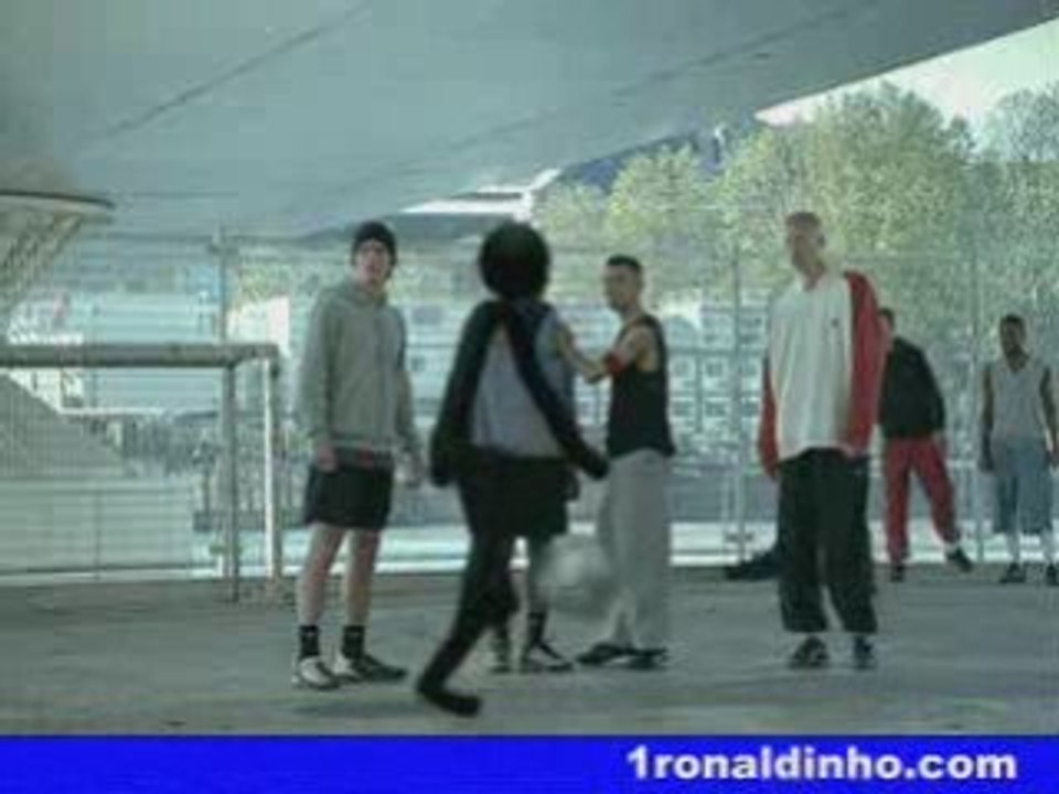 çöp adam ve ronaldinho futbol sanatı