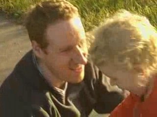 Jeu et calin avec papa