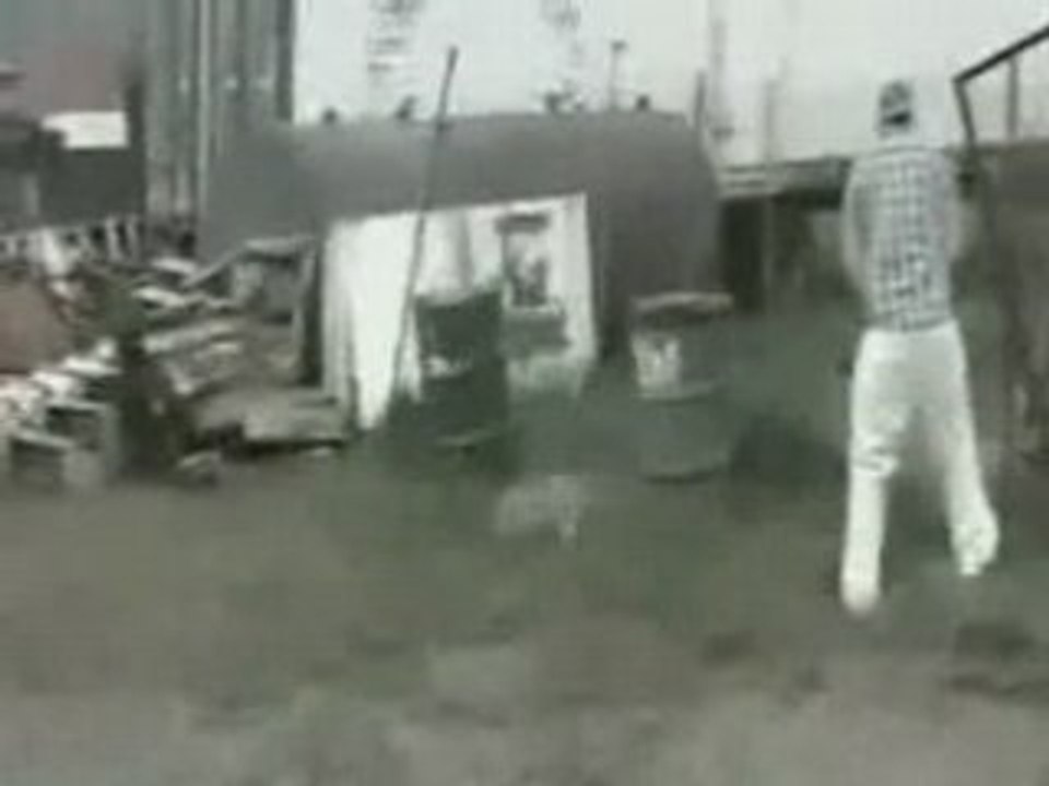 Pee on an electrical fence