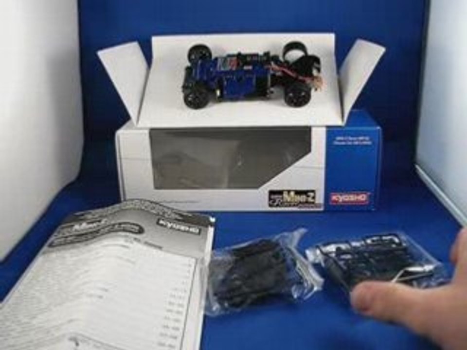contenu boite châssis mini z mr02 kyosho 2.4 ghz