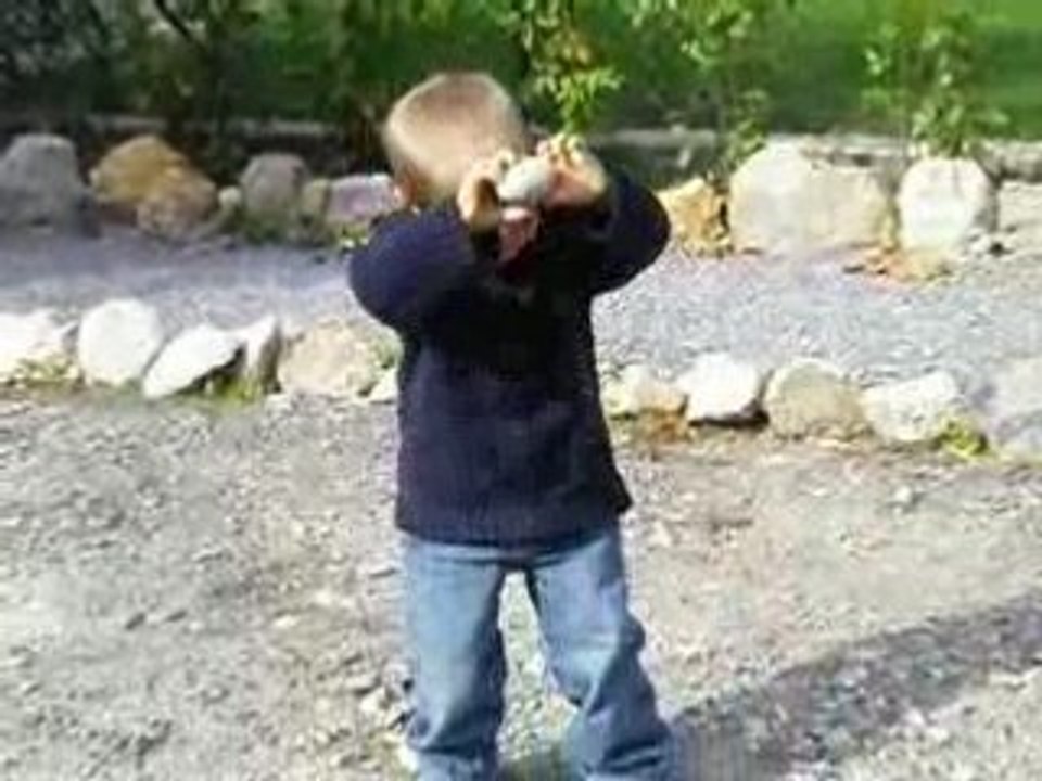 Video 2 le 08.102008 lucas chez mémé