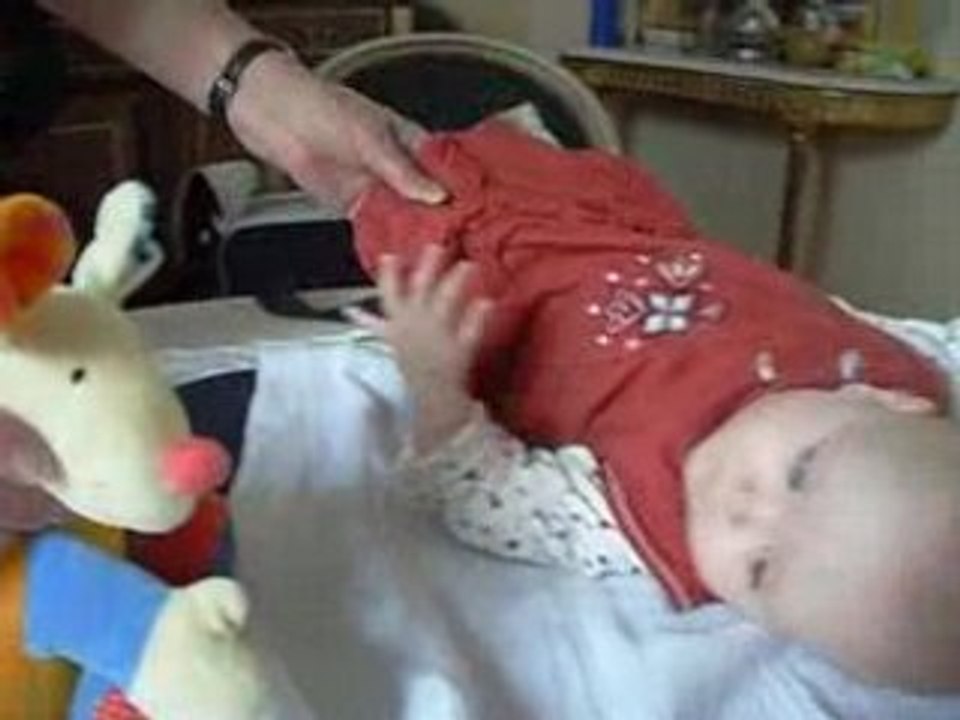 20081003 chloé se retourne