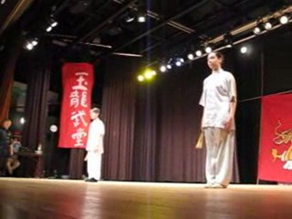 Démonstration de Tai Chi à l'éventail à Bondoufle