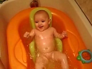 13.08.08 vive le bain avec Maman