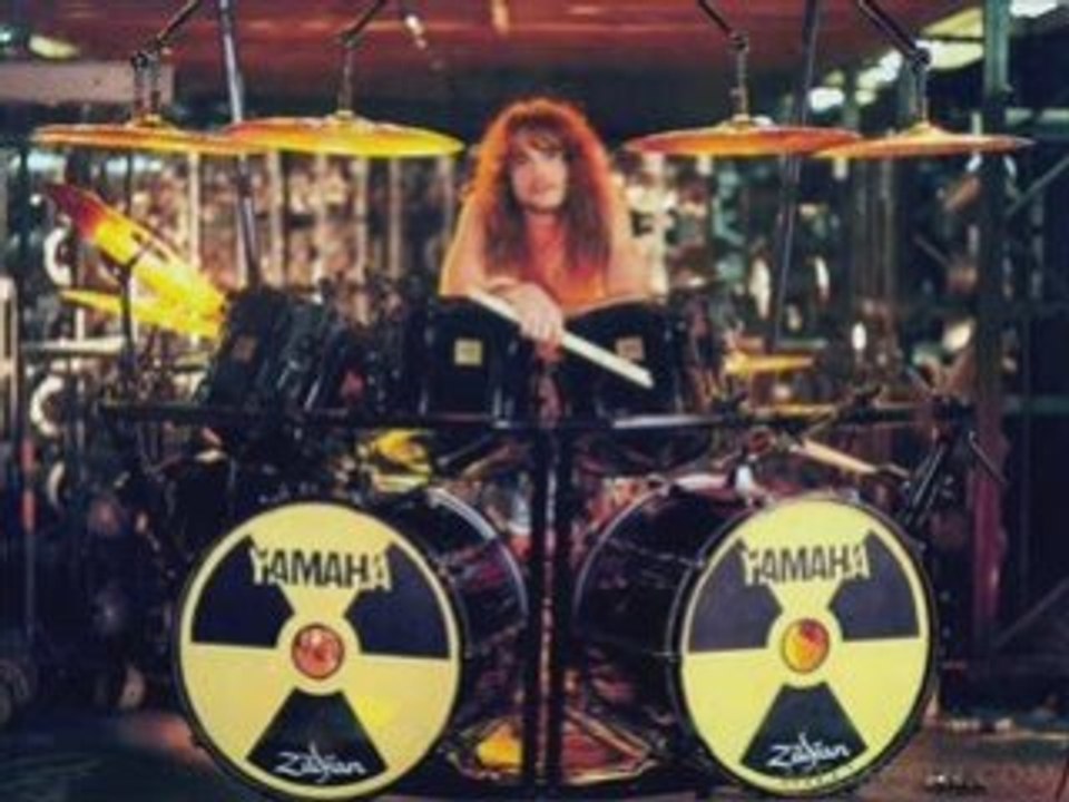 CHERCHE BATTEUR ROCK/HARD ROCK SUR PARIS