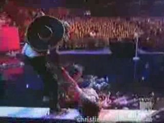 Katy Perry falls down