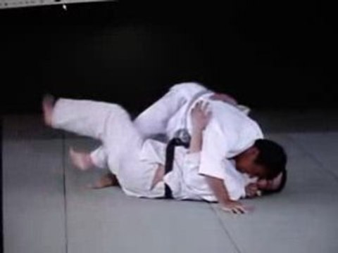 Revers de tori par dessus le visage d'uke