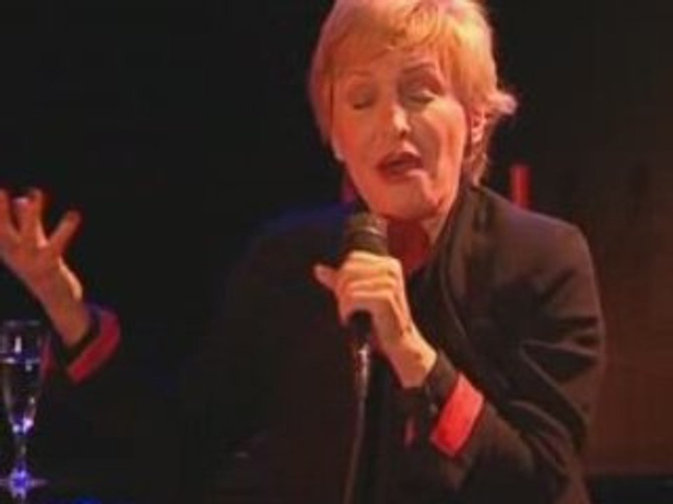 nicole Croisille-(live 2002)-  ":TELEPHONE MOI..."