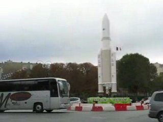 Paris : fusée Champs Elysées