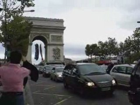 Paris : Arc de Triomphe / Champs-Elysées