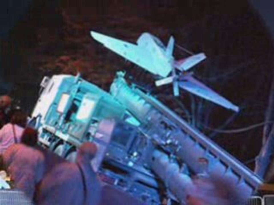 Des avions sur les Champs Elysées