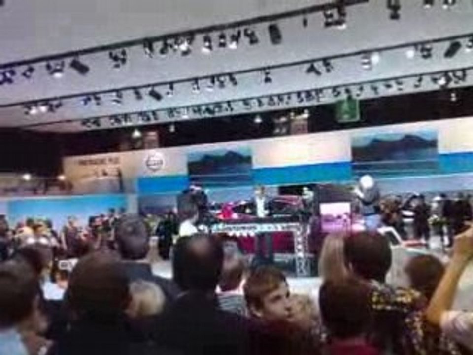 Martin Solveig sur le stand Ford 1/2