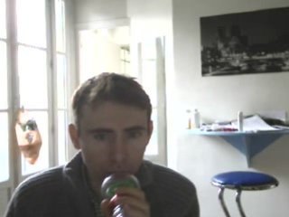 Wiwi égratigne "Everybody wants to rule the world"