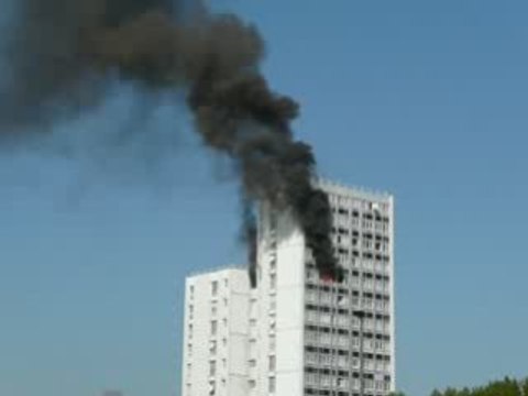 Incendie tour décembre aux Ulis. 28/09/2008 11h59