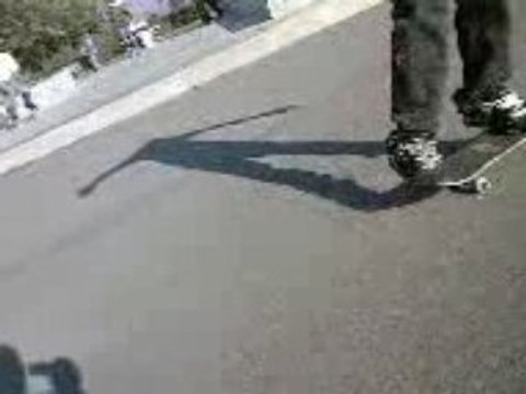 Trevor en varial kick flip a mery