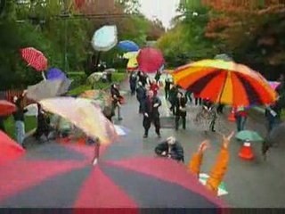 une rue, des parapluies mireille racine