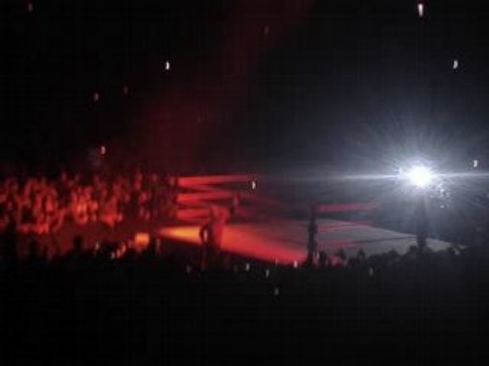 enorme entree de kne a bercy 2008