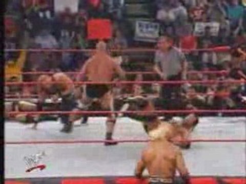WWE RAW 11.03.2002 Rock & SCSA vs Outsiders,Hogan